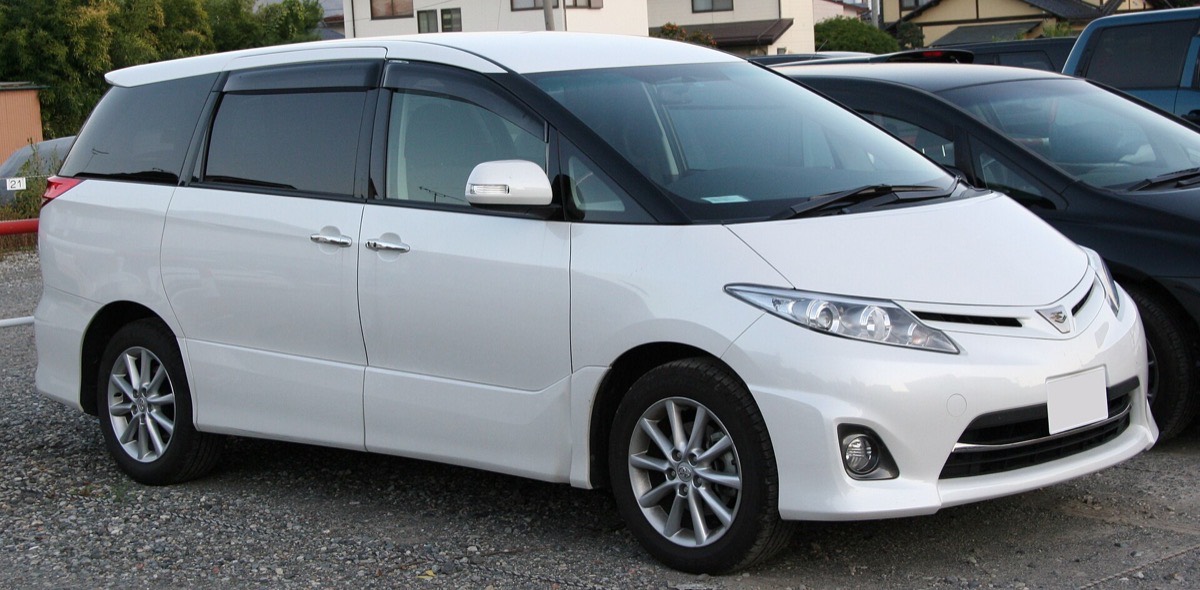 Грузовой отсек минивэна Toyota Estima